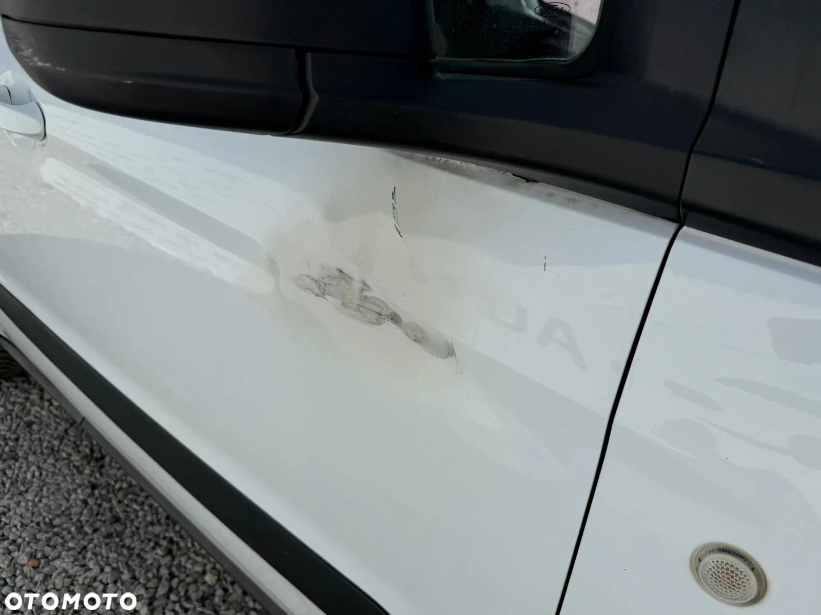 Ford Transit Courier - 17