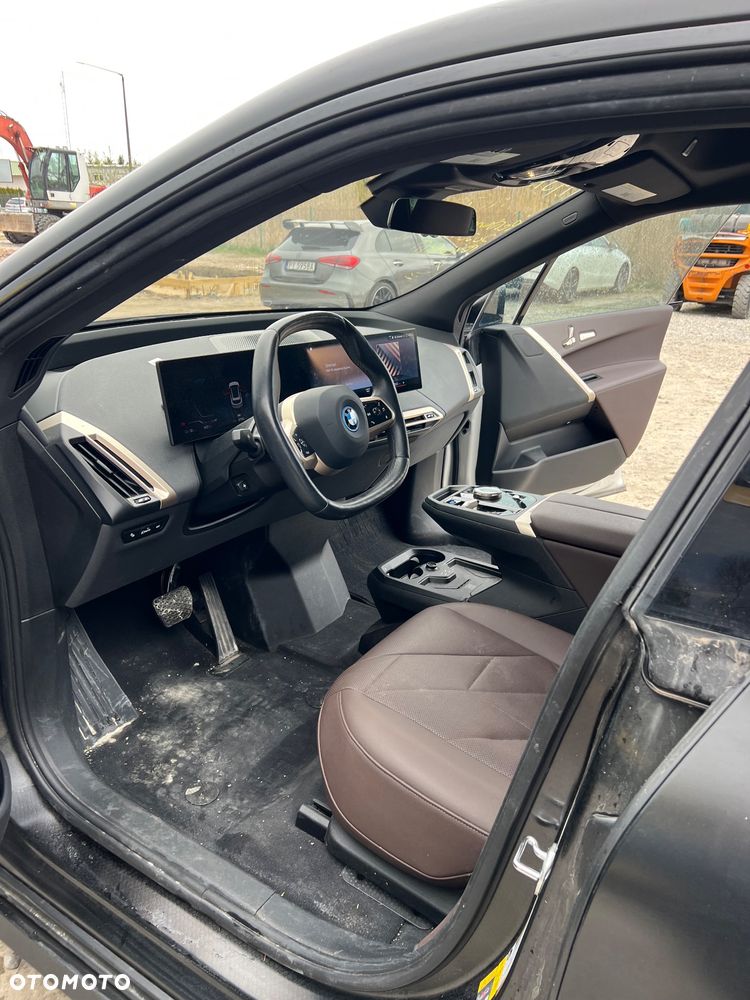 BMW iX xDrive50 - 32