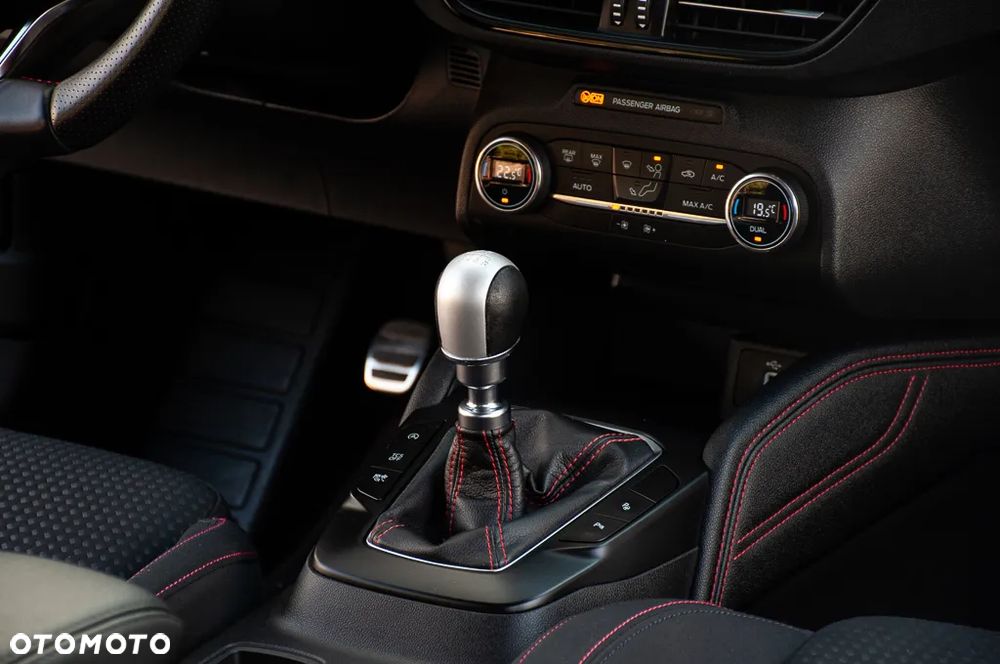 Ford Focus 1.0 EcoBoost ST-Line Black ASS - 20