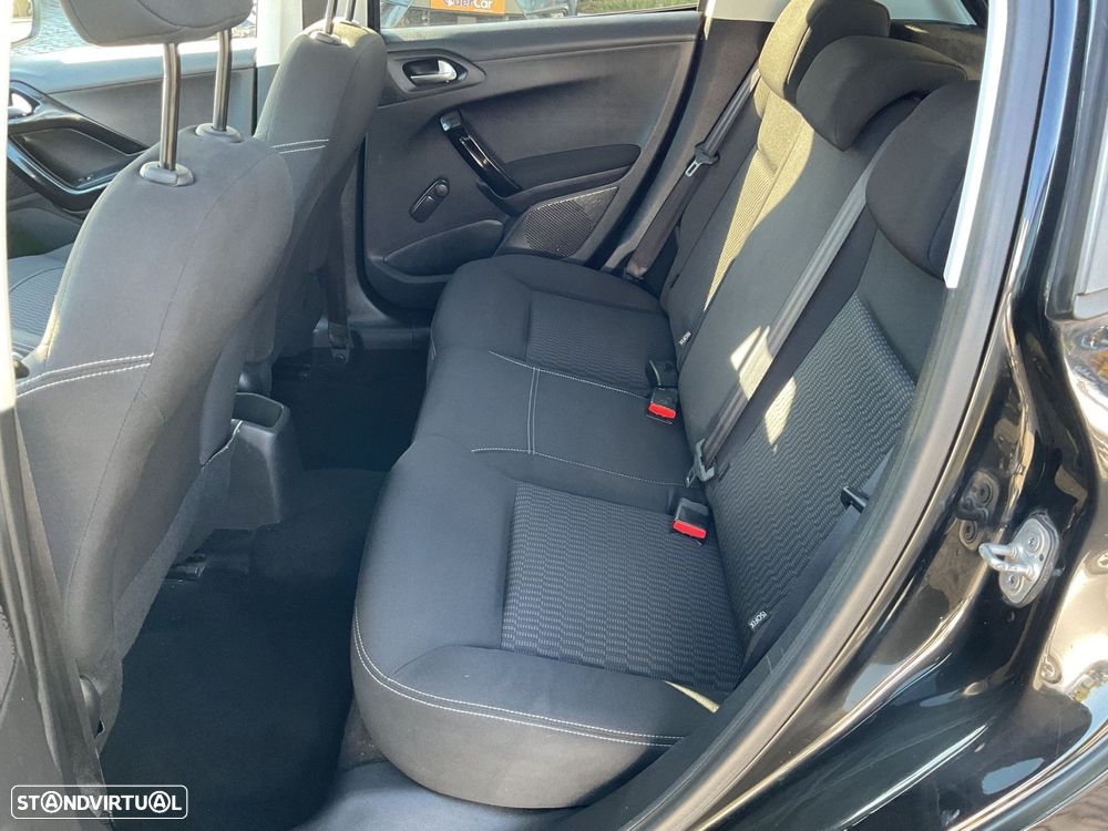 Peugeot 208 1.2 PureTech Style - 34
