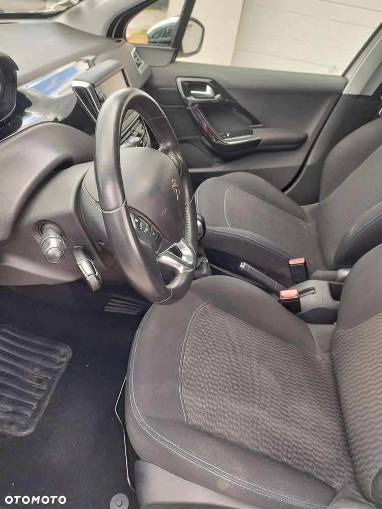 Peugeot 208 1.2 PureTech Style - 16