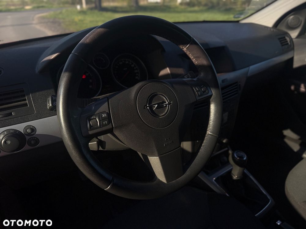 Opel Astra 1.6 Sport - 17