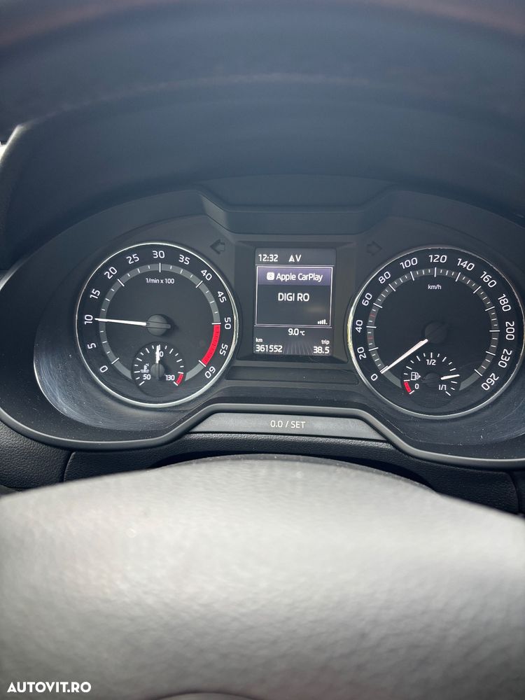 Skoda Octavia Combi Diesel 2.0 TDI 4X4 Scout - 2