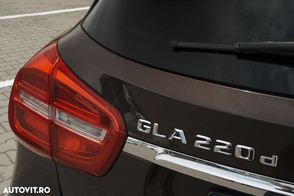 Mercedes-Benz GLA - 33