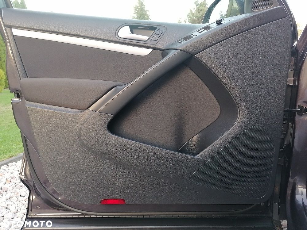 Volkswagen Tiguan 2.0 TDI DPF BlueMotion Technology Lounge Sport & Style - 26