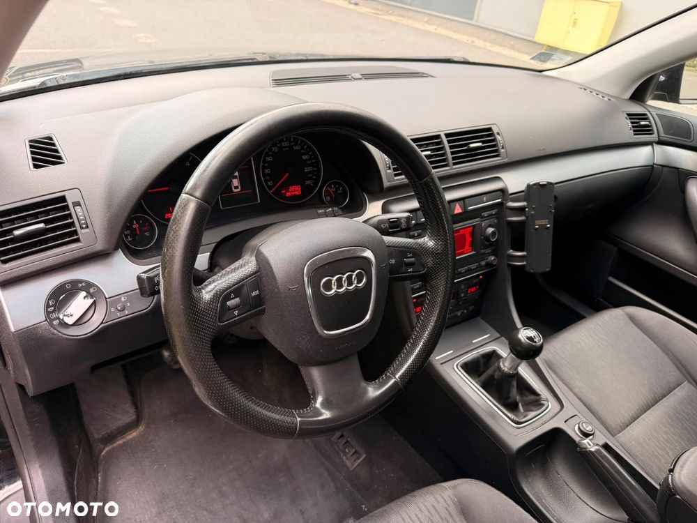 Audi A4 Avant 2.0 TDI - 17