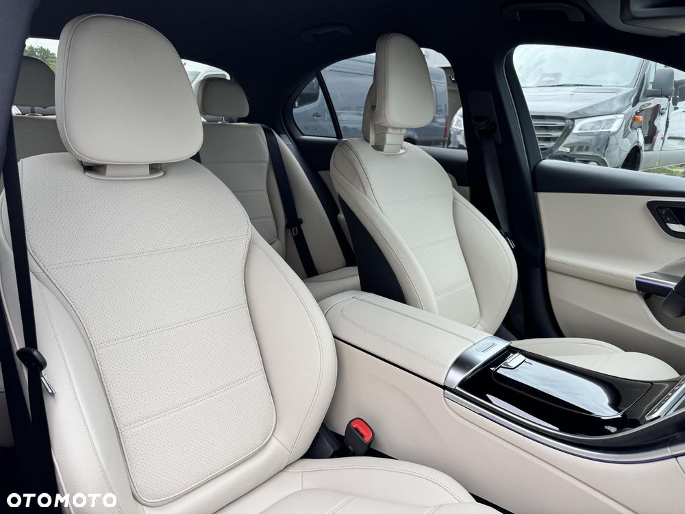 Mercedes-Benz Klasa C 200 4Matic 9G-TRONIC Avantgarde - 10