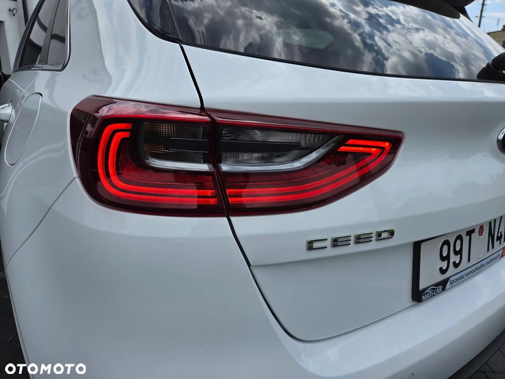 Kia Ceed 1.6 CRDi Eco-Dynamics+ (48V Mild-Hybrid) DCT7 Platinum Edition - 24
