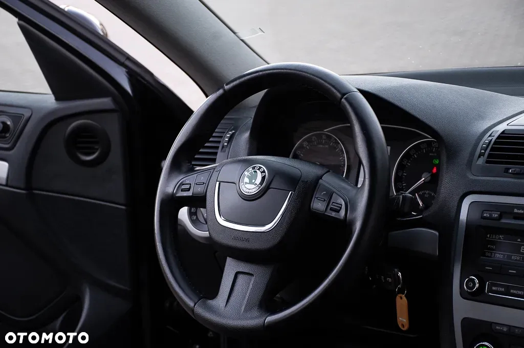 Skoda Octavia Combi 2.0 TDI DPF DSG Ambition - 24