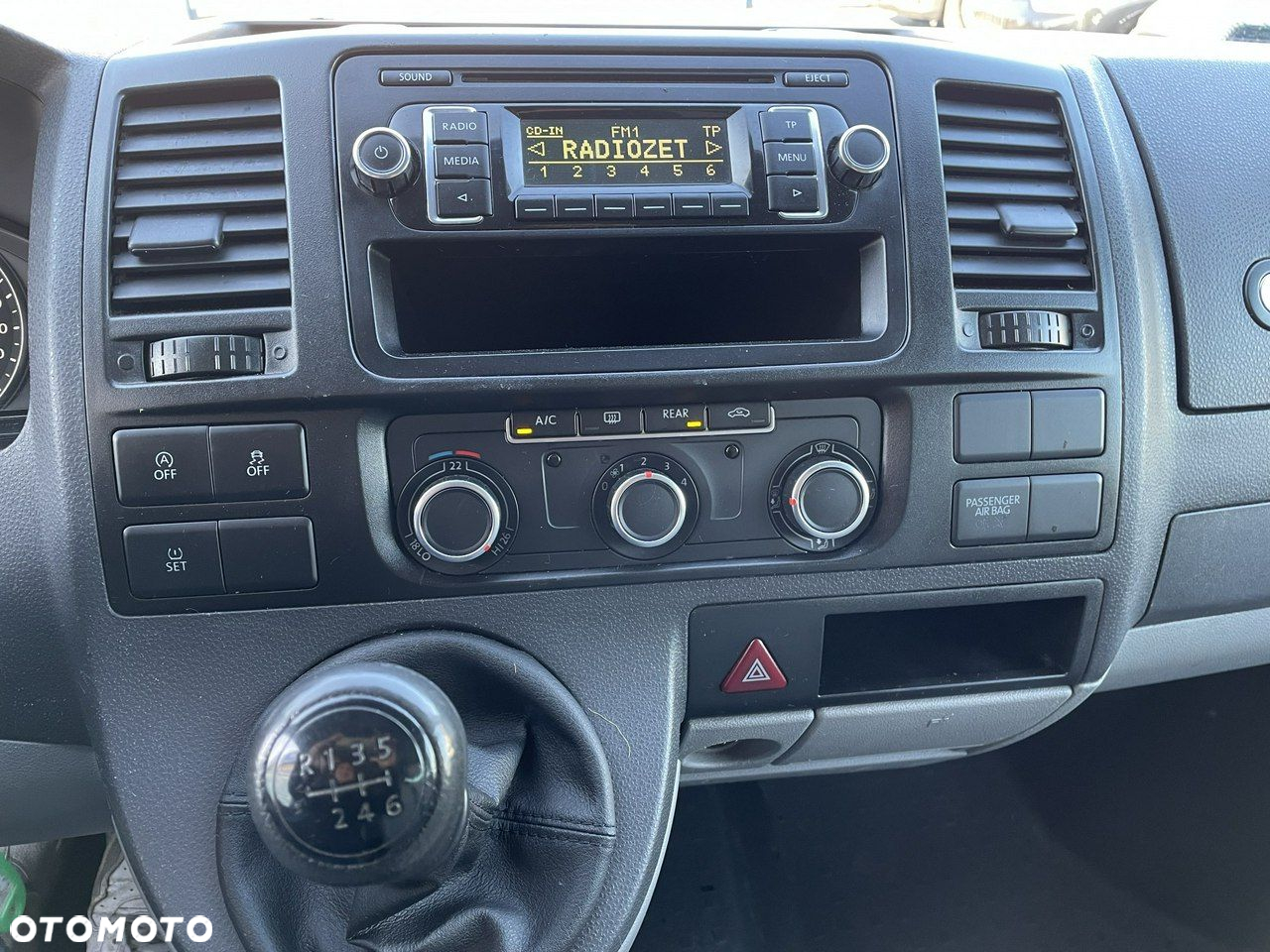 Volkswagen Caravelle - 20