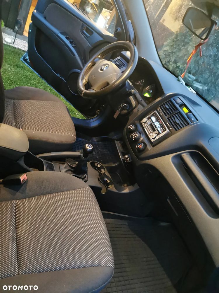 Kia Sportage 2.0 CRDi Tour - 9