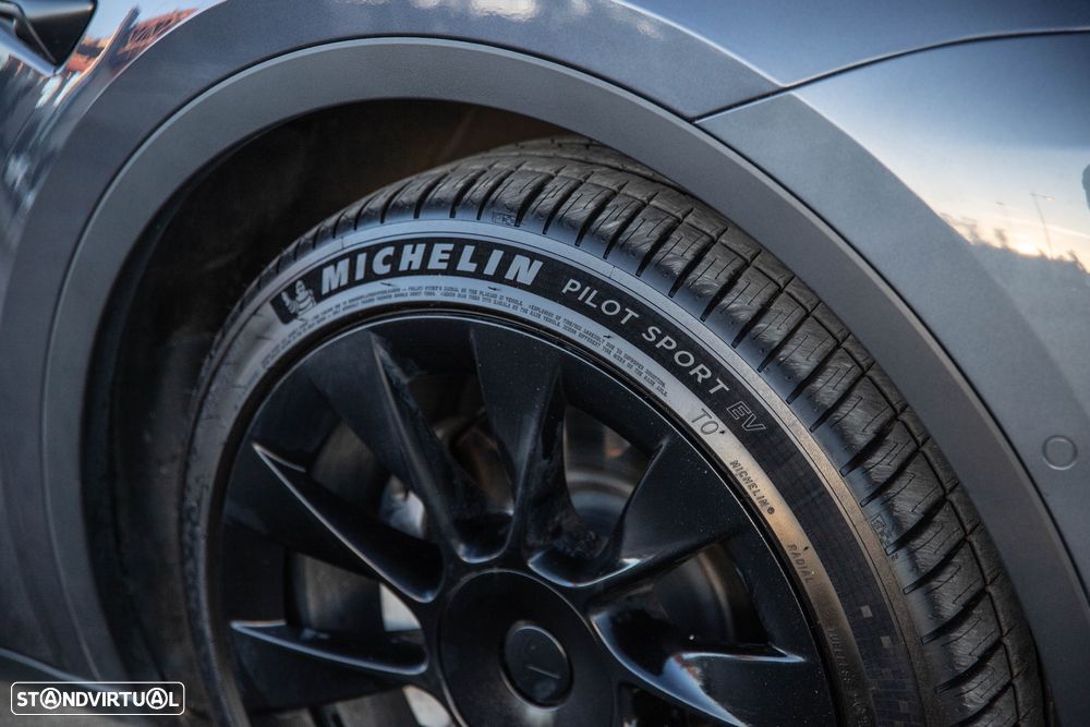 Tesla Model Y Long Range Tração Integral - 21