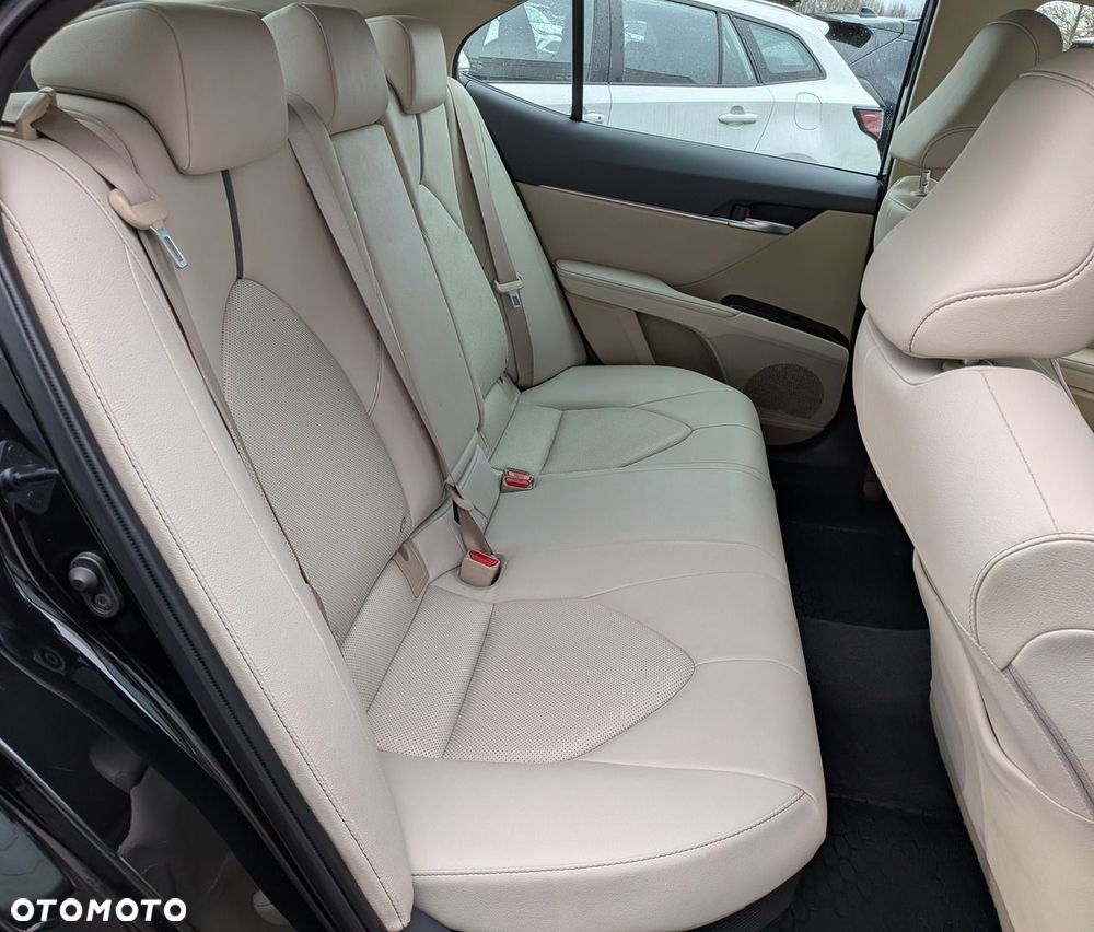 Toyota Camry 2.5 Hybrid Executive CVT - 34