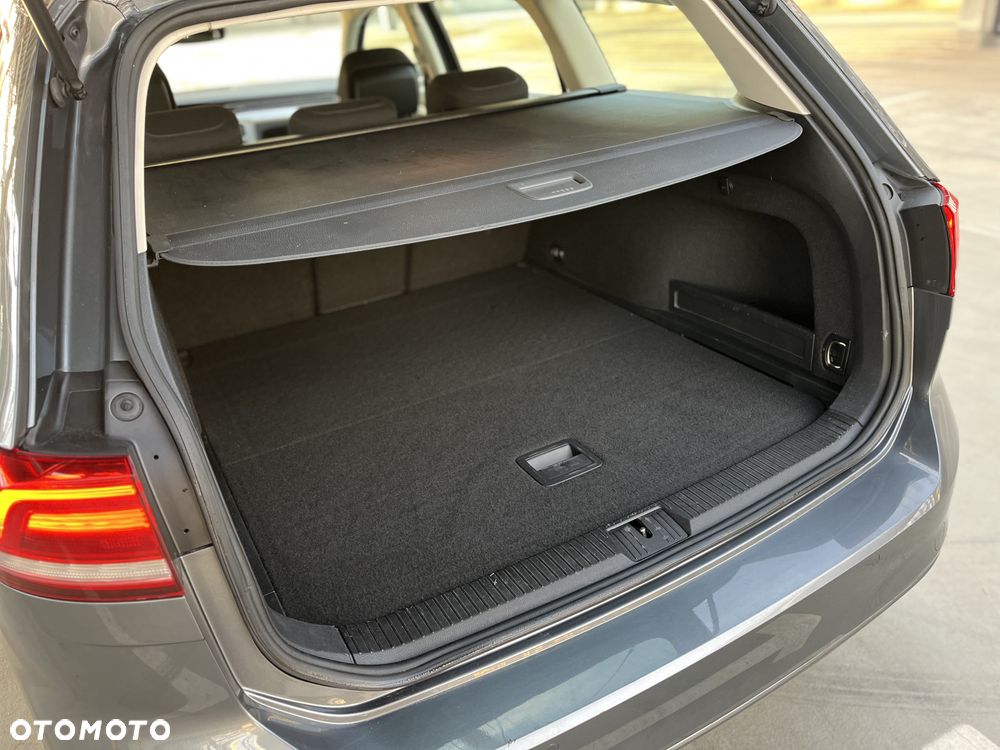 Volkswagen Passat - 33
