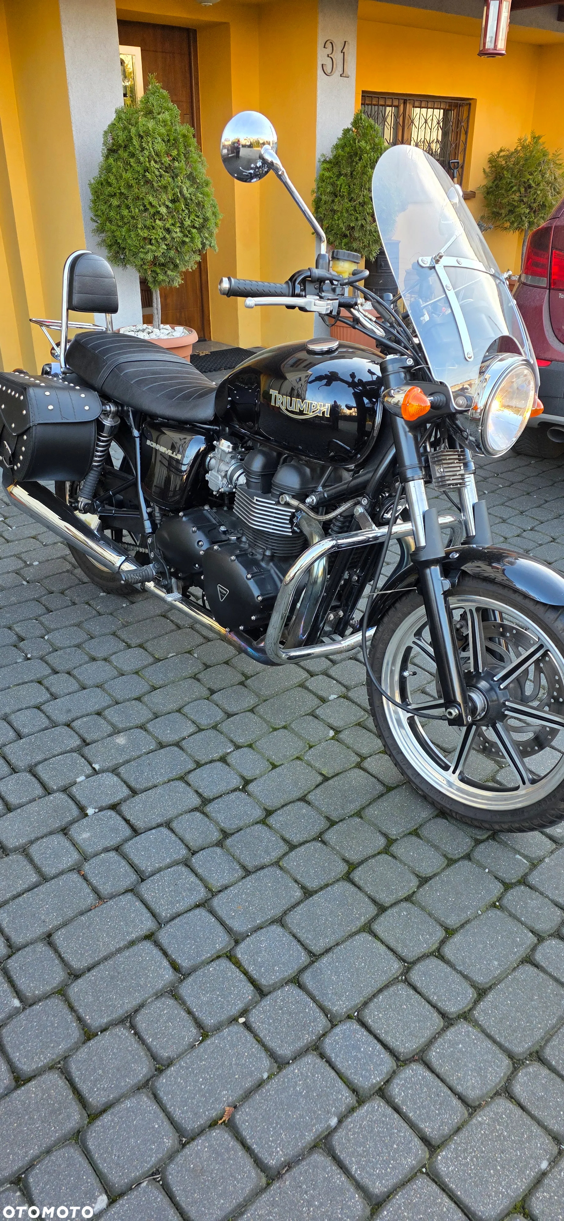 Triumph Bonneville - 2