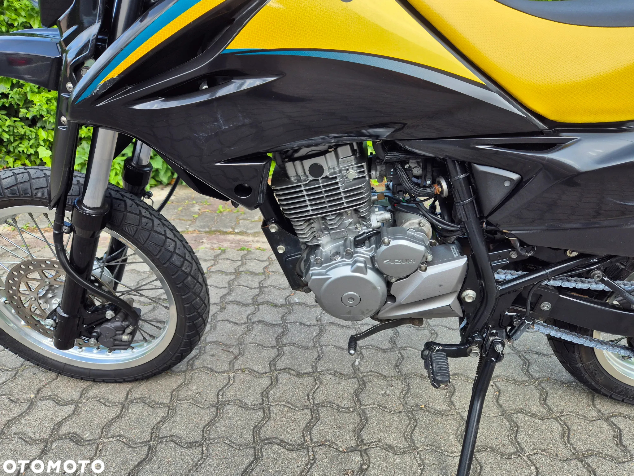 Suzuki DR - 16