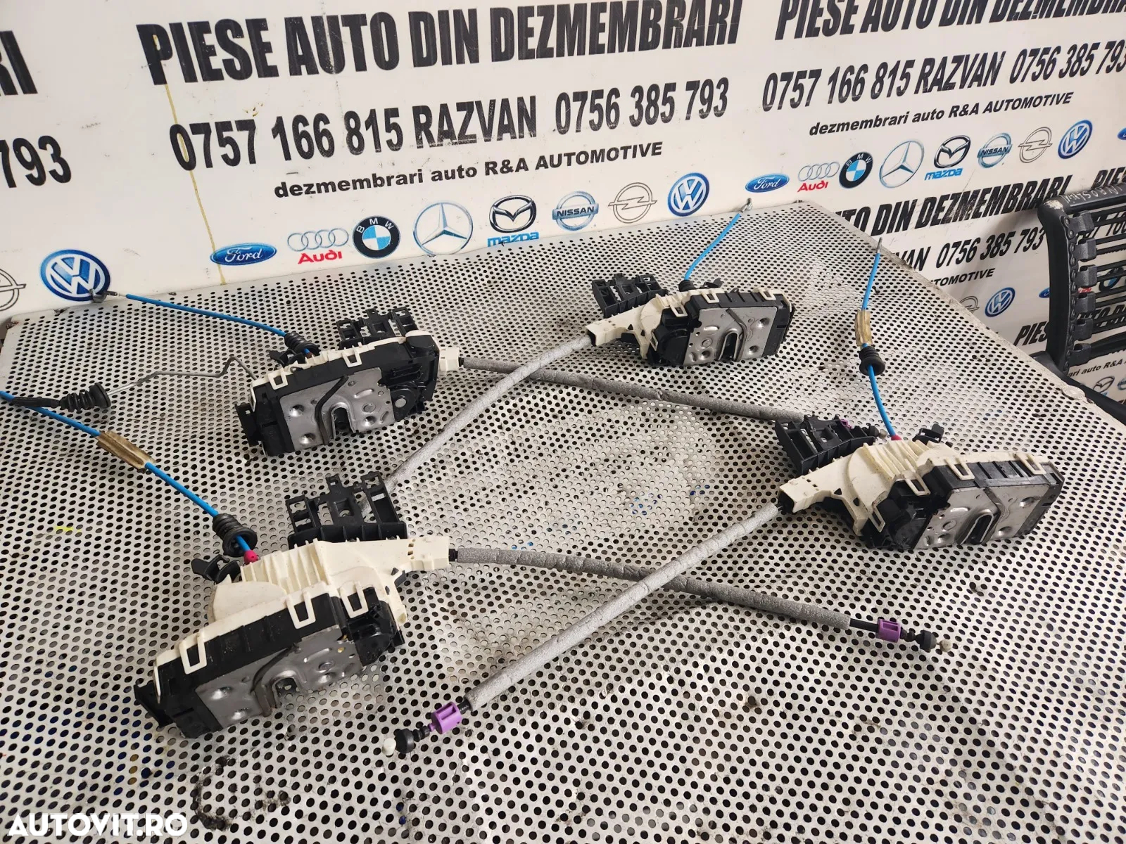 Broasca Blocator Incuietoare Fata Spate Mercedes Cla W117 Volan Stanga Dezmembrez Mercedes Cla Moto - 3