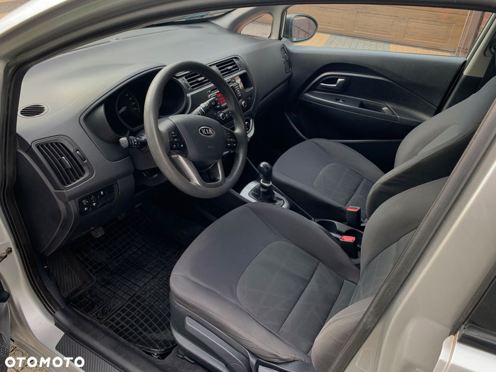 Kia Rio 1.4 M - 11