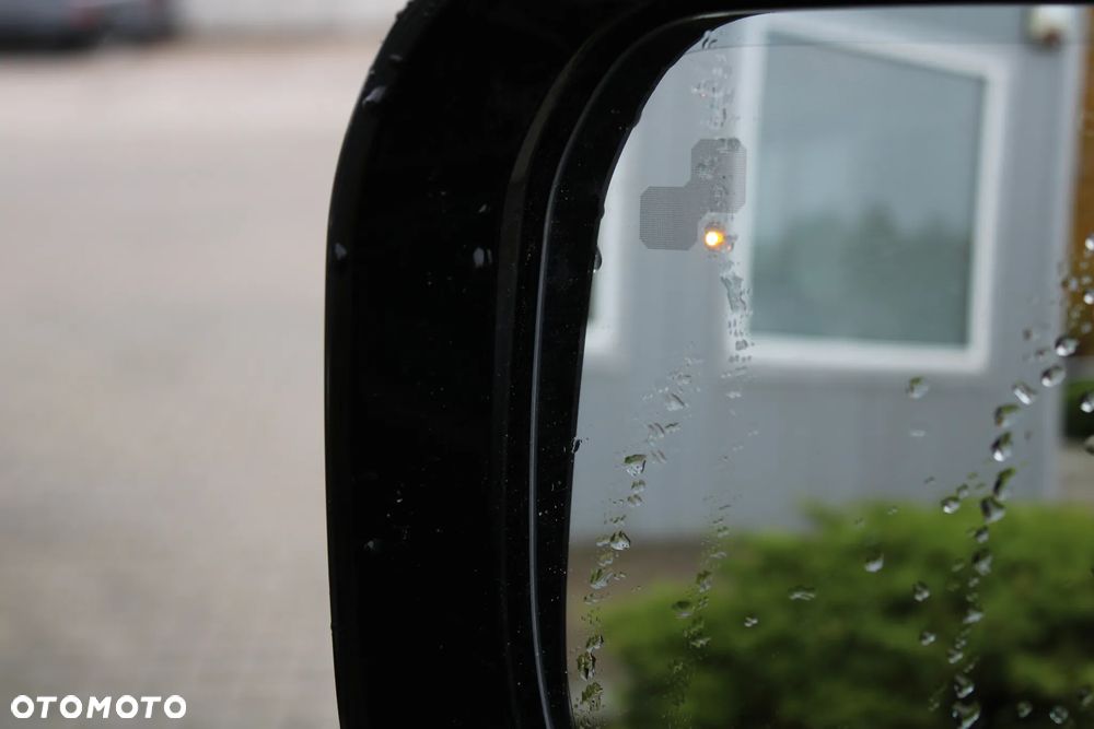 Land Rover Defender - 34