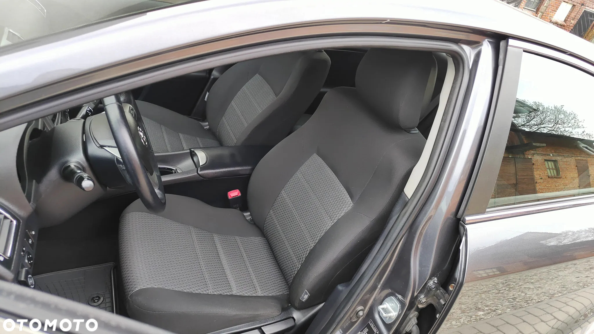 Toyota Avensis 1.8 Premium - 14