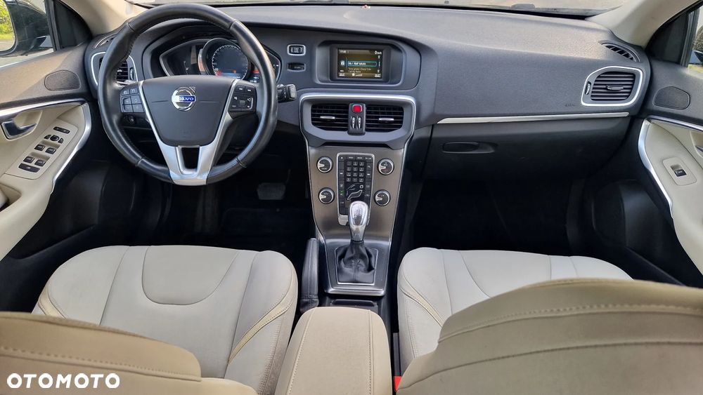Volvo V40 D3 Geartronic Summum - 9