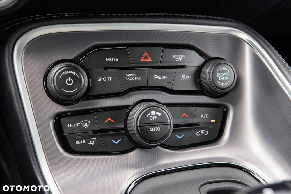 Dodge Challenger 3.6 SXT - 27