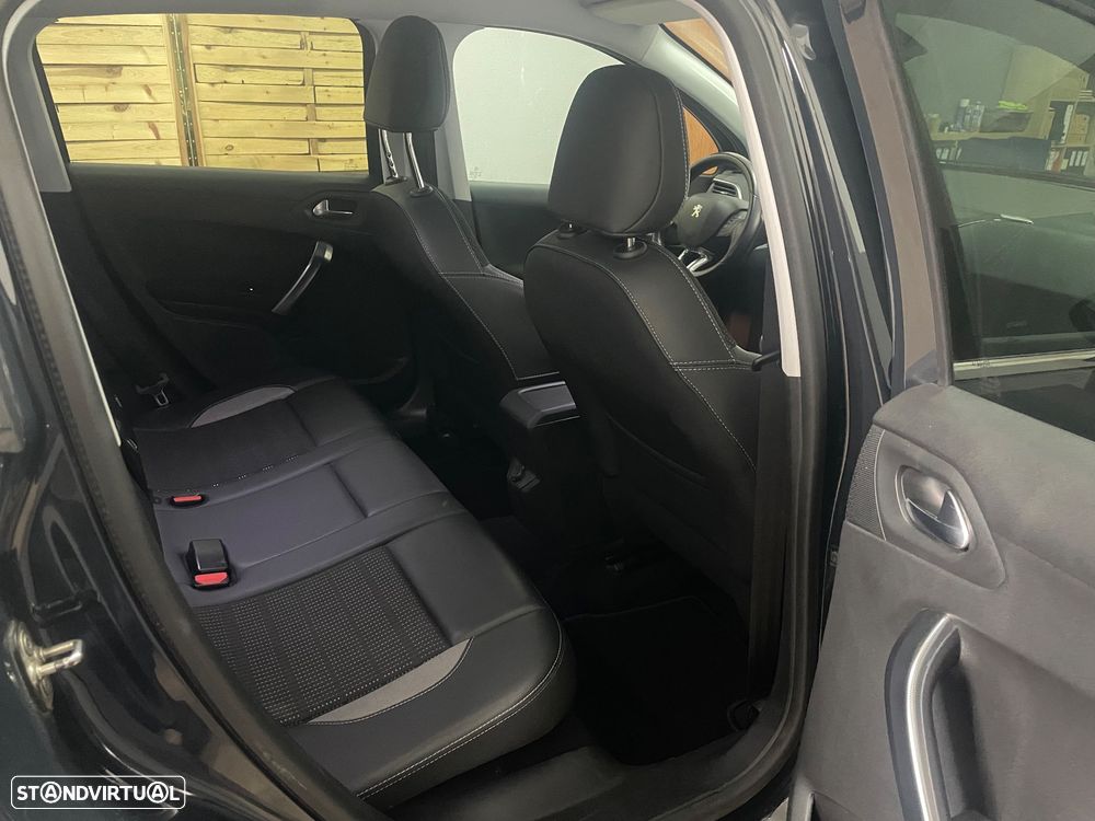 Peugeot 2008 PureTech 130 Stop&Start Allure - 18