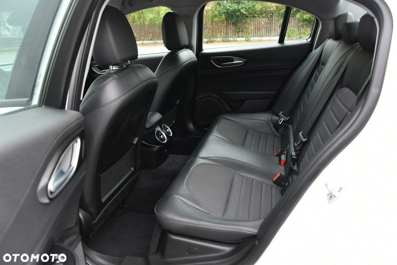 Alfa Romeo Giulia 2.2 Diesel - 14
