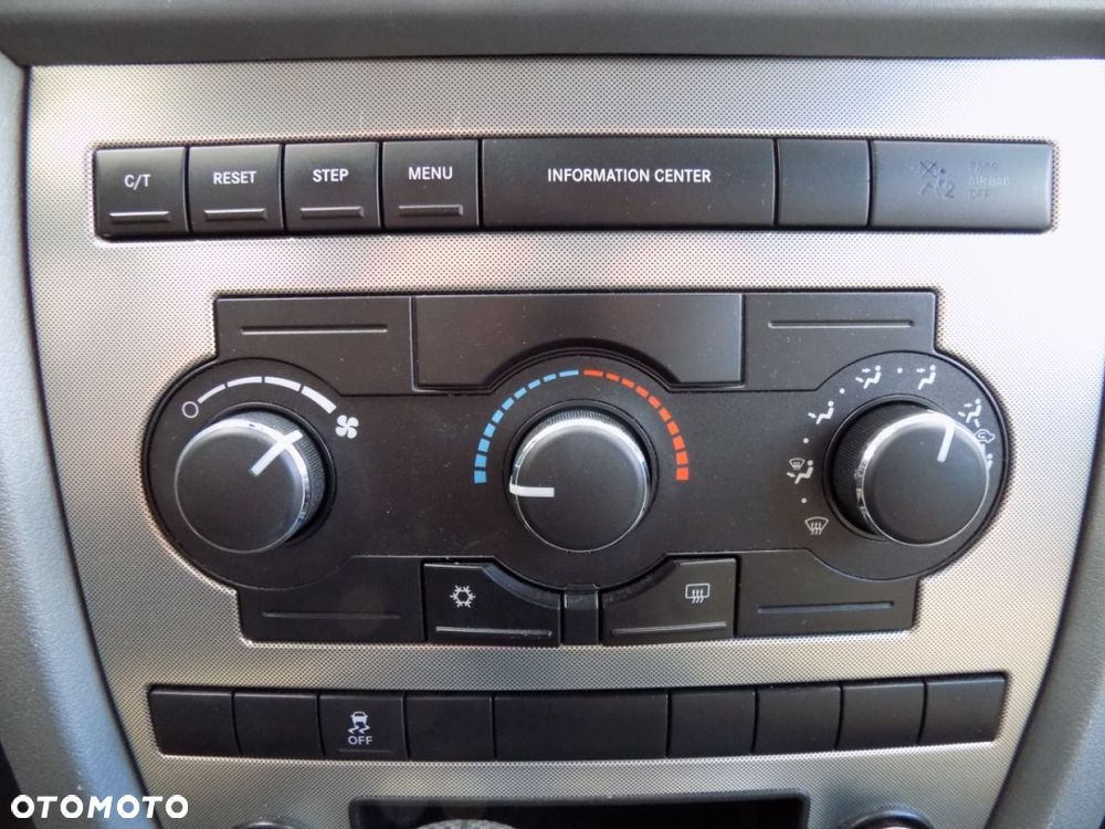 Jeep Grand Cherokee - 12