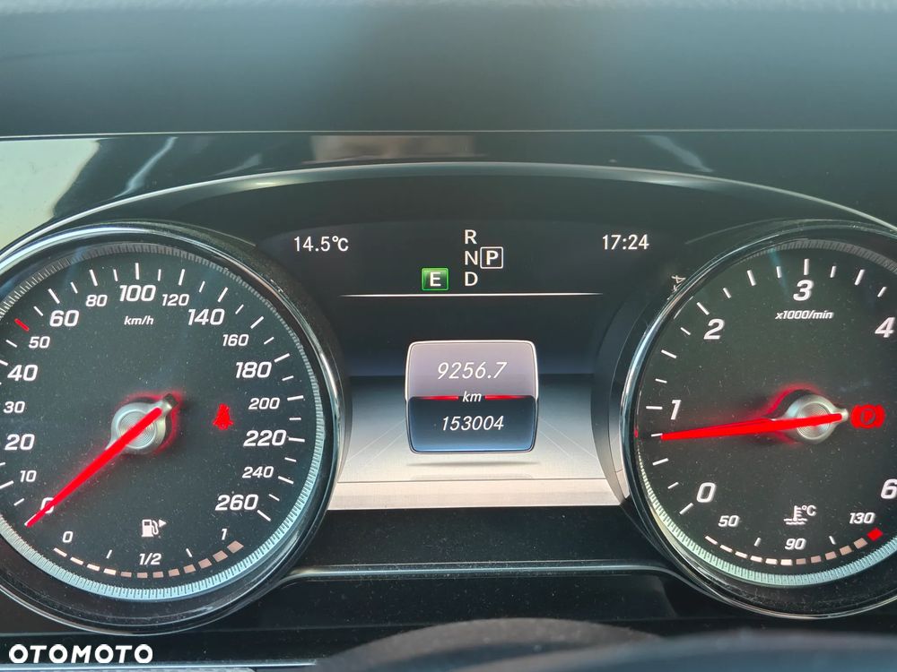 Mercedes-Benz Klasa E 220 d 4-Matic 9G-TRONIC - 13