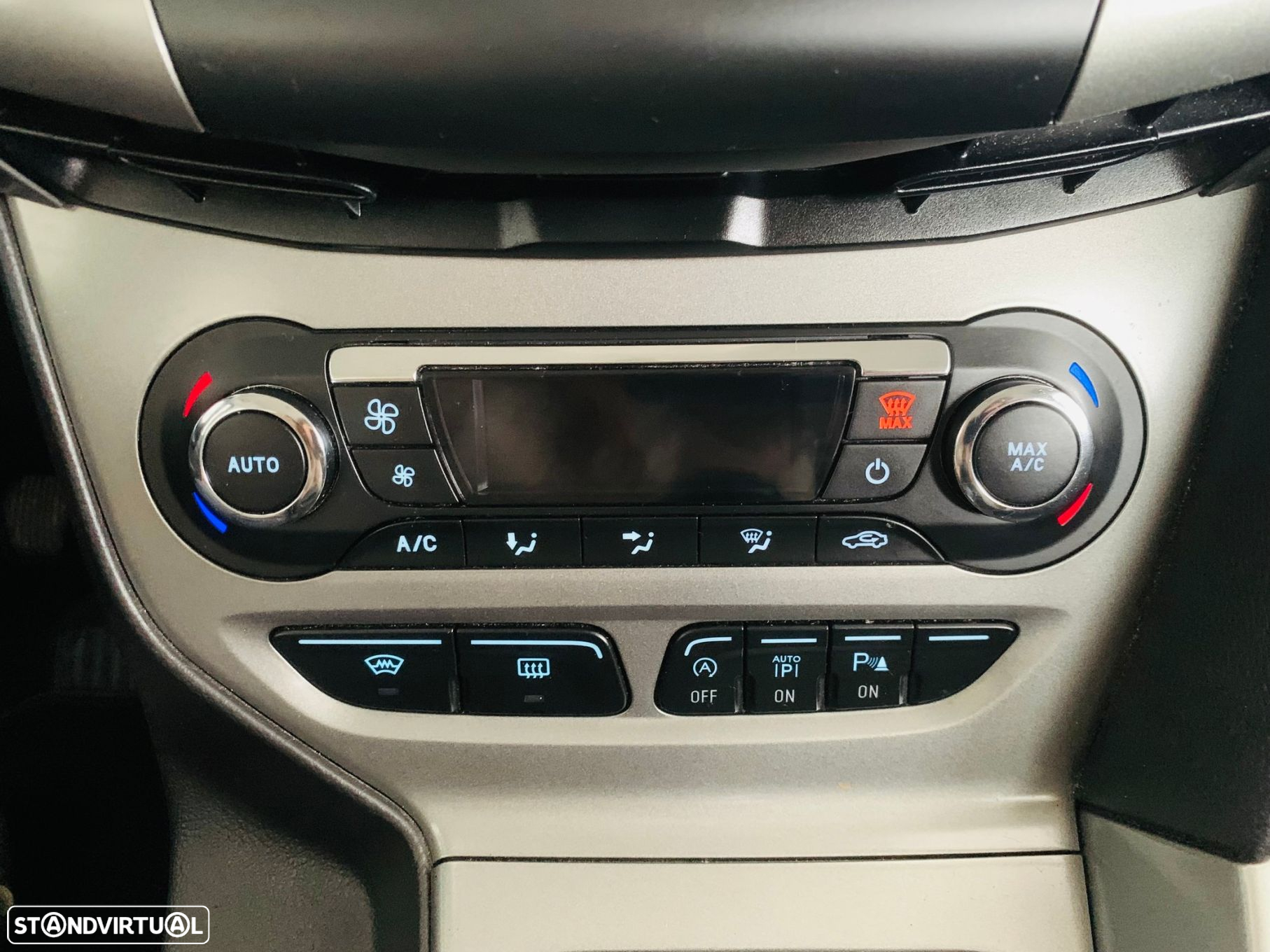 Ford Focus 1.0 EcoBoost S&S TITANIUM - 17
