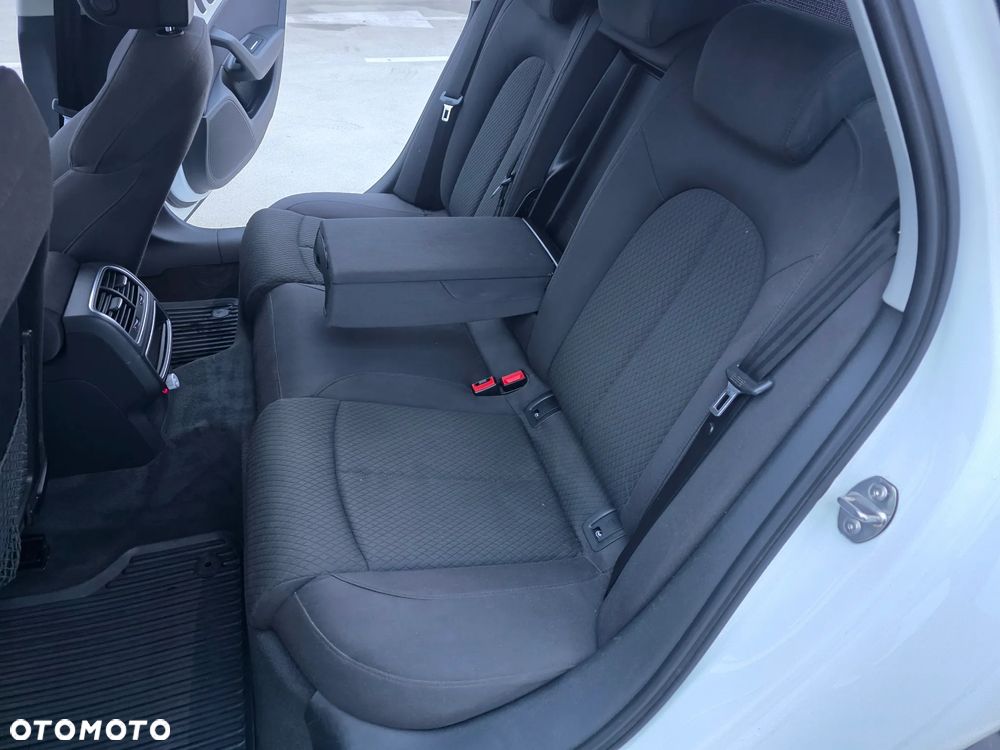 Audi A6 Avant 2.0 TDI ultra S tronic - 16