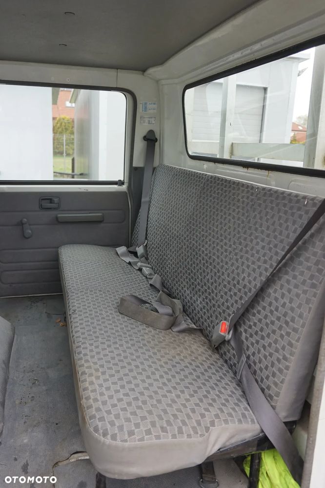 Isuzu NPR - 12