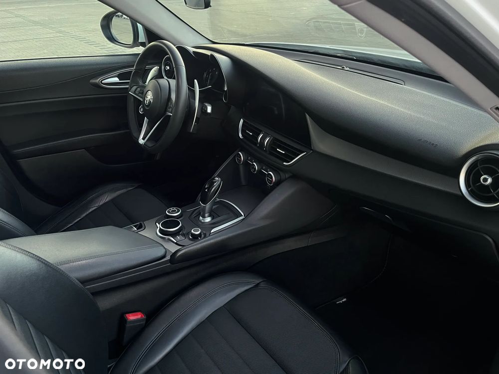 Alfa Romeo Giulia 2.2 AT8 Super - 14