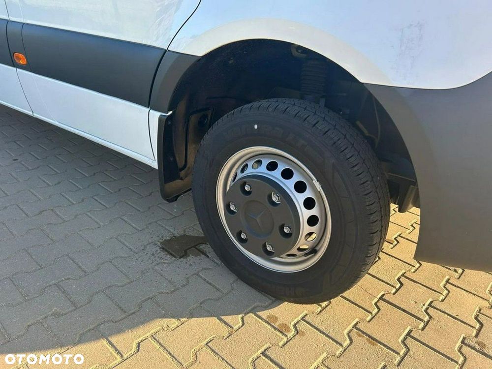 Mercedes-Benz Sprinter - 15
