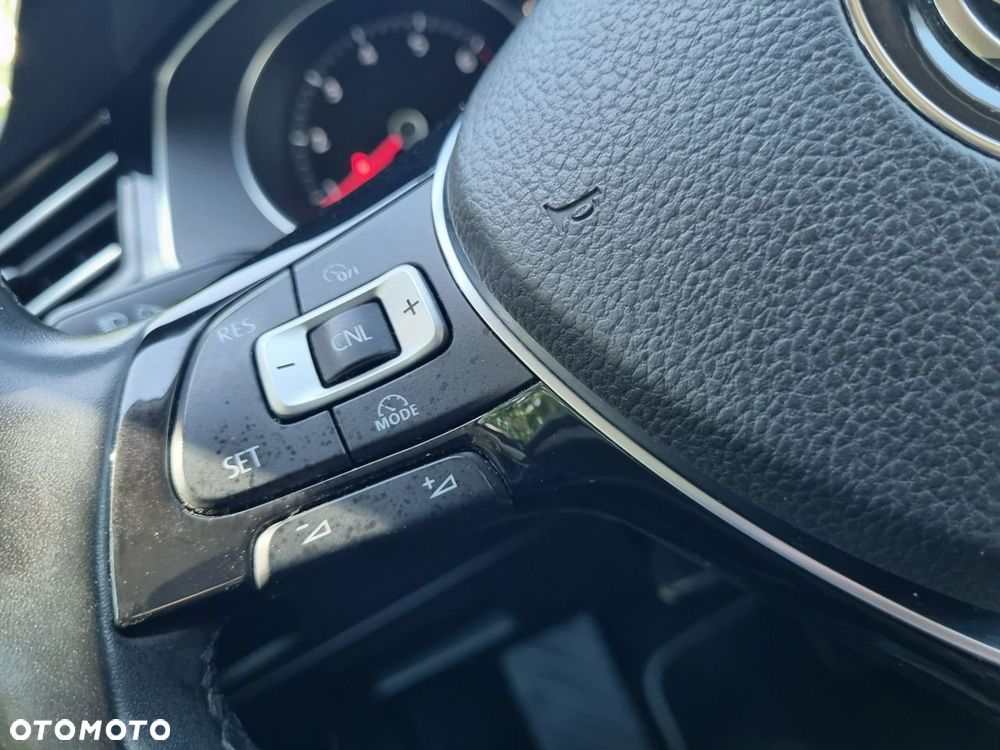 Volkswagen Passat - 17