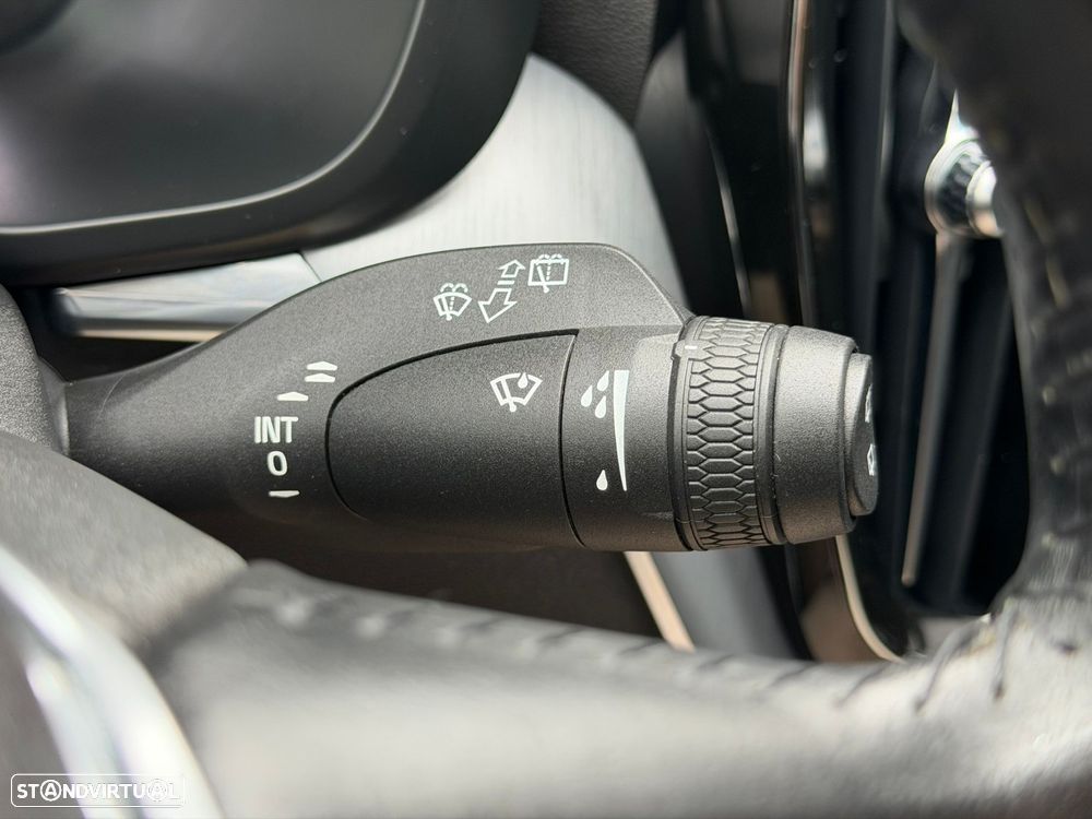 Volvo XC 60 2.0 D4 Momentum Geartronic - 30