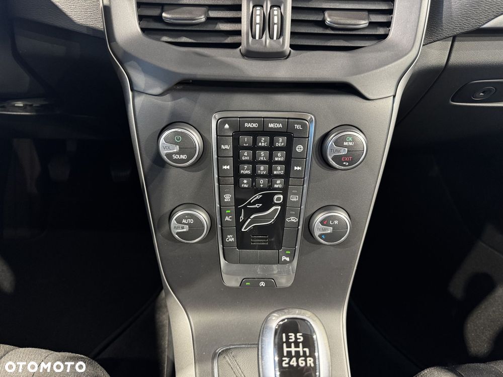 Volvo V40 Cross Country - 24