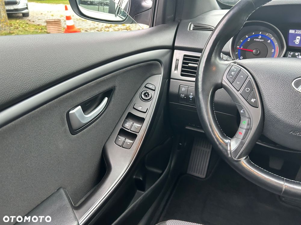 Hyundai i30 1.6 CRDi BlueDrive Premium - 17