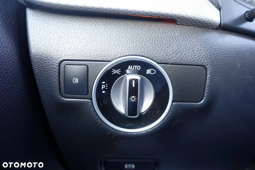 Mercedes-Benz Klasa B 180 7G-DCT Style - 27