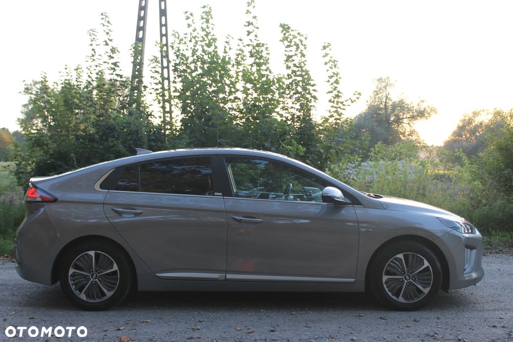 Hyundai IONIQ - 16