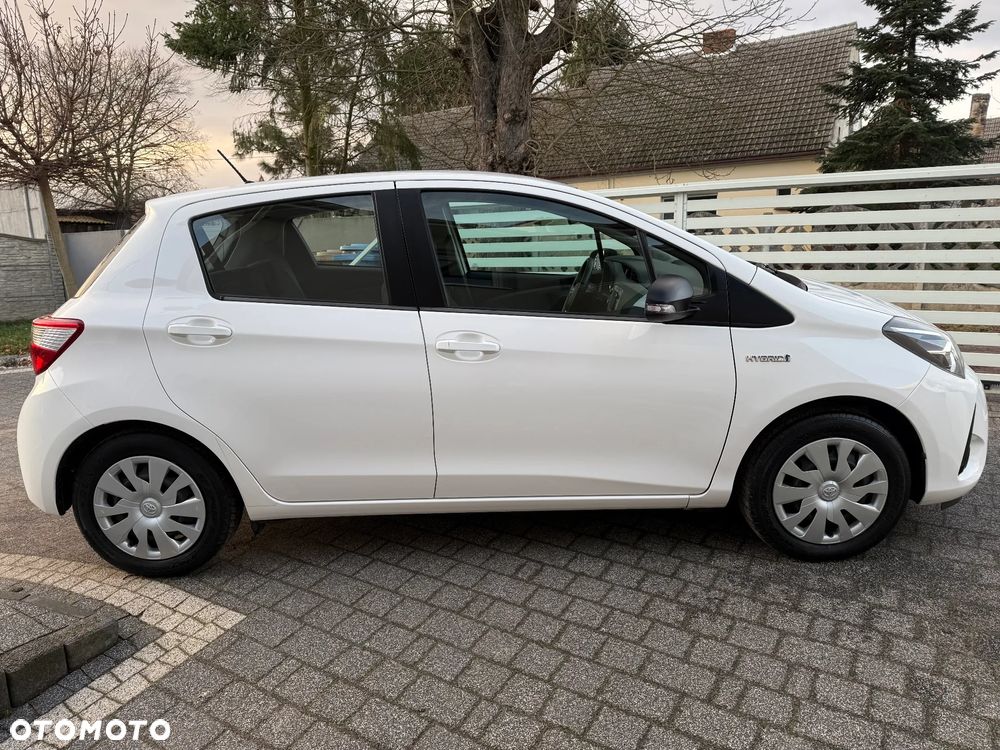 Toyota Yaris Hybrid 100 Active - 9