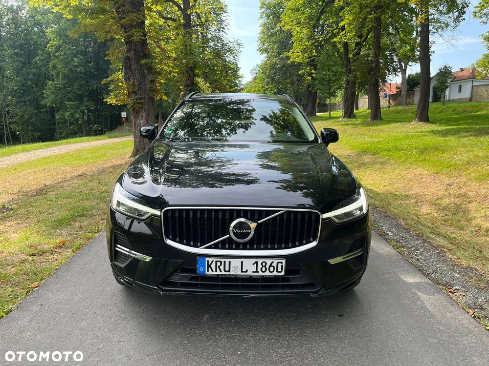 Volvo XC 60 B4 D AWD Geartronic Momentum Pro - 2