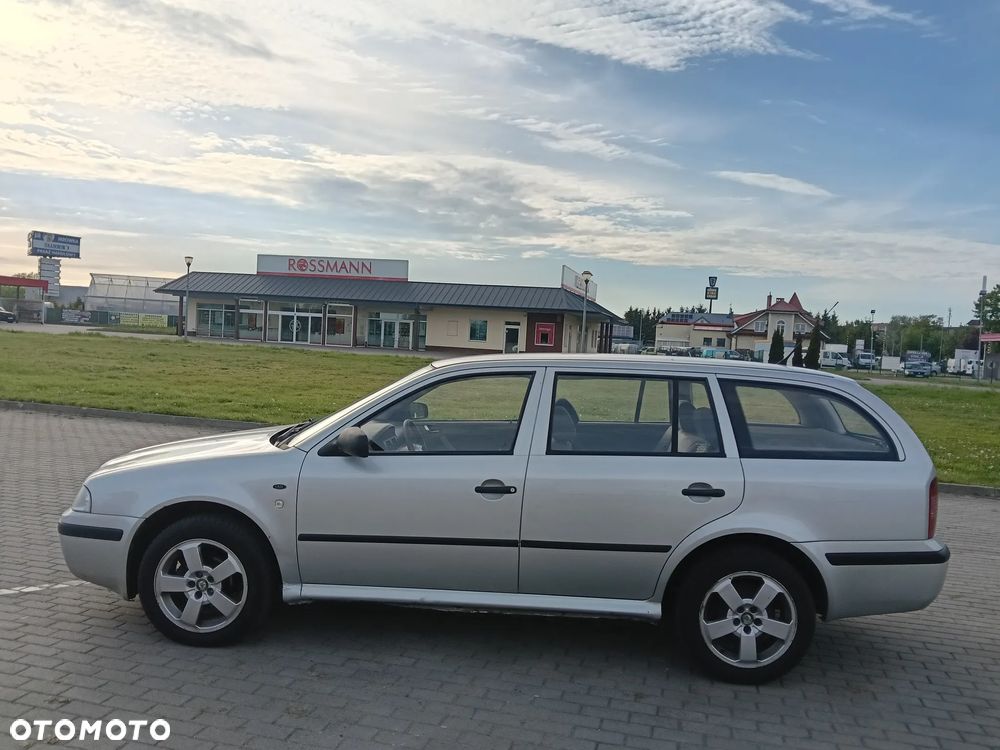 Skoda Octavia 1.6 Ambiente - 2