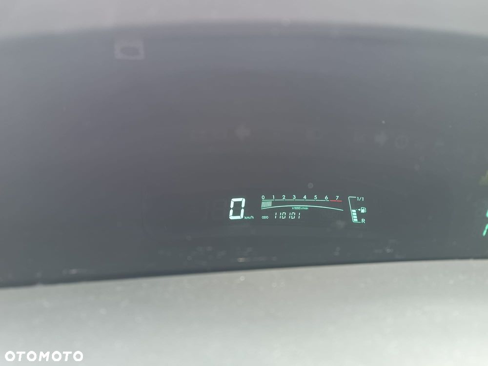 Toyota Yaris 1.3 - 11
