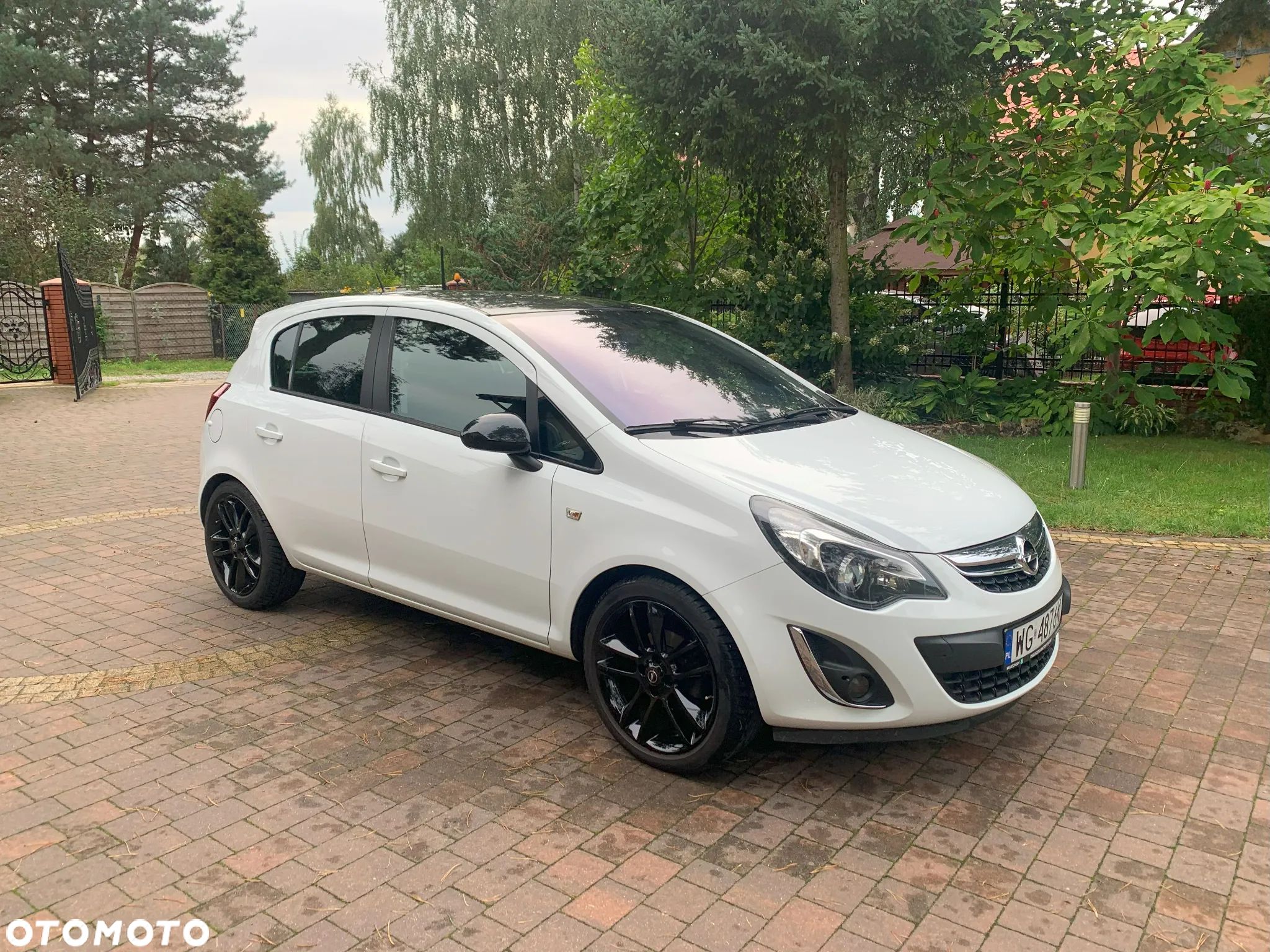 Opel Corsa 1.4 16V Color Edition - 1