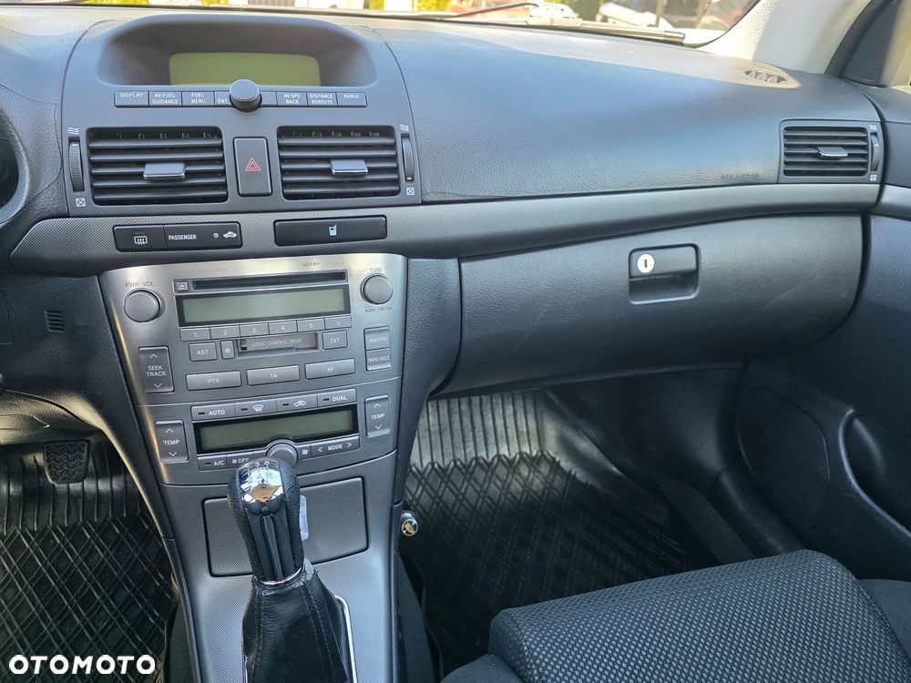 Toyota Avensis 2.0 VVT-i Sol - 24