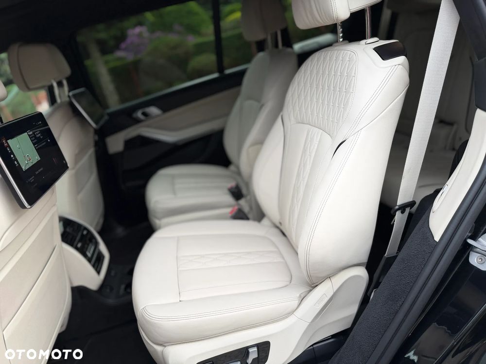 BMW X7 - 25