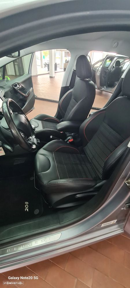 Peugeot 208 1.2 PureTech GT Line - 37