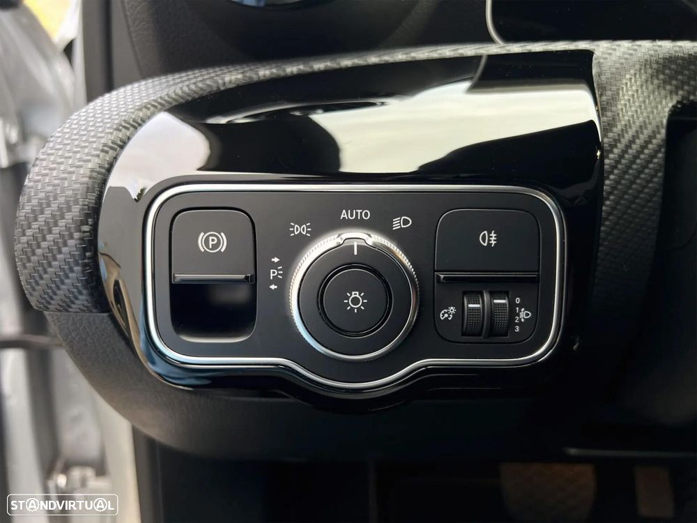 Mercedes-Benz A 180 Limousine d Business Solutions Aut. - 41